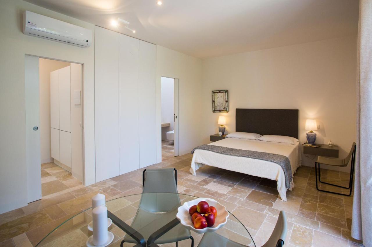 Villa Rosa Resort Конверсано Екстер'єр фото